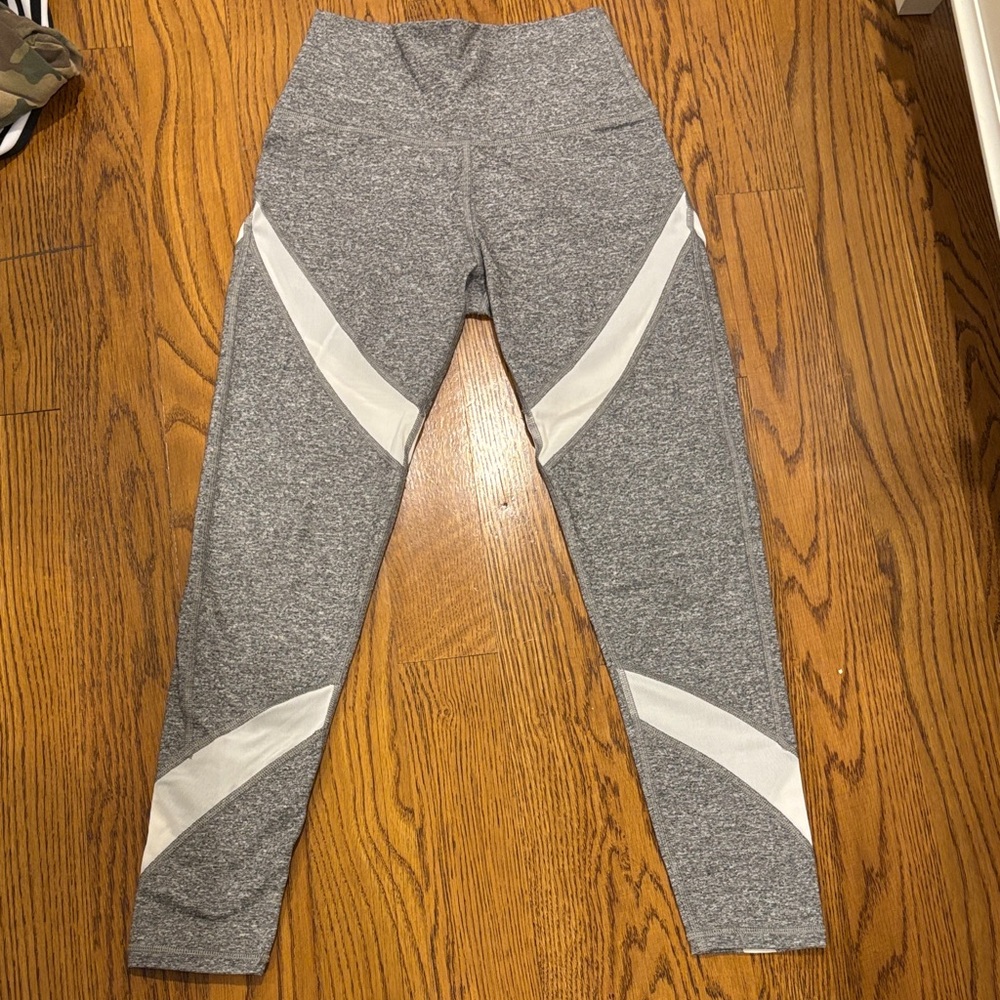 Aerie Gray and White Leggings